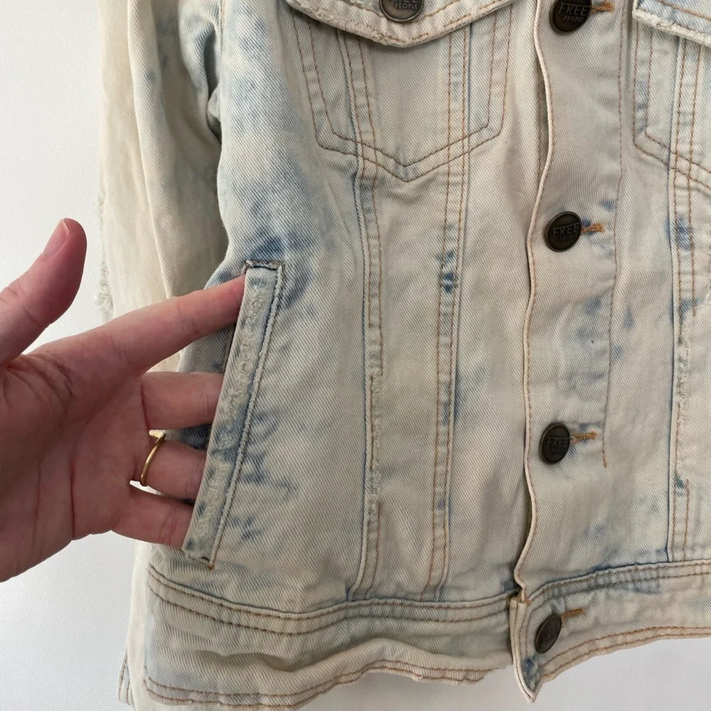 Free People Jones Tie Dye Blue Rumors Denim Jacket Distressed Light Women’s 6 - Picture 6 of 10